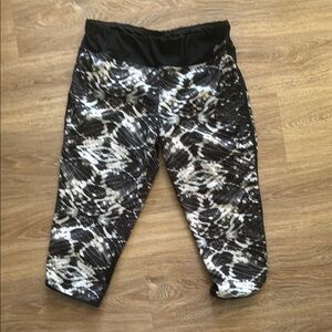 Stylish Black and White Patterned Yoga pants